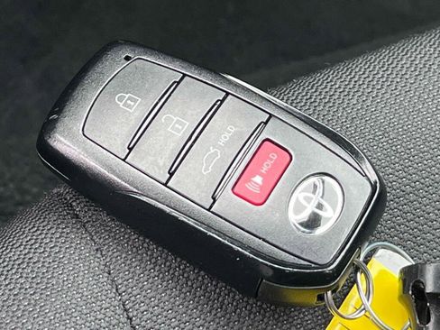 Used 2025 Toyota Corolla SE FWD image 4