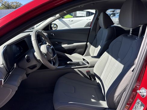 Certified 2025 Hyundai Elantra Sport image 11