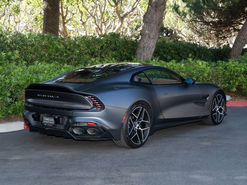 Used 2025 Aston Martin Vanquish RWD image 3