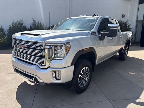 Used 2023 GMC Sierra 3500 Denali w/ Denali Ultimate Package image 3