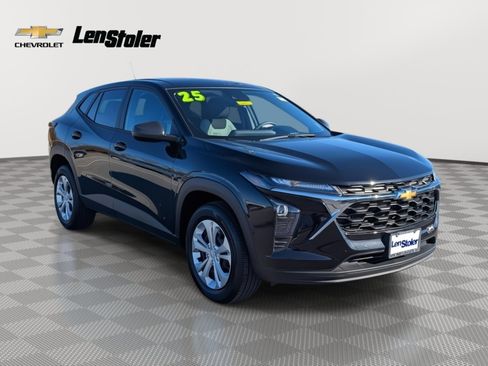 Used 2025 Chevrolet Trax LS image 7