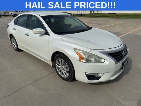 Used 2014 Nissan Altima 2.5 S FWD image 1