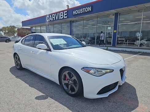 Used 2018 Alfa Romeo Giulia image 1
