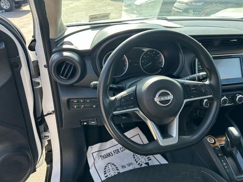 Used 2022 Nissan Kicks S FWD image 12