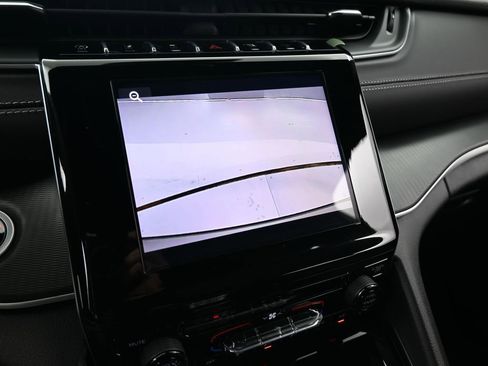 Used 2025 Jeep Grand Cherokee Laredo image 22