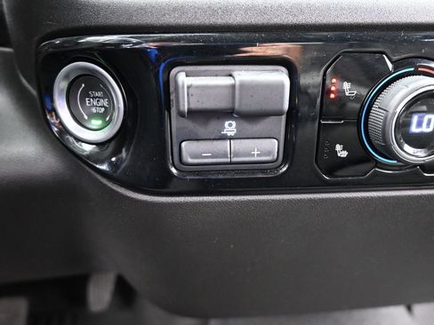 Used 2024 Chevrolet Silverado 2500 LT w/ Convenience Package image 27