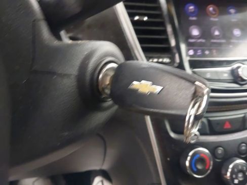 Used 2021 Chevrolet Trax LS w/ Tint and Cruise Package AWD/4WD image 25