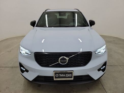 Certified 2025 Volvo XC40 B5 Plus image 2