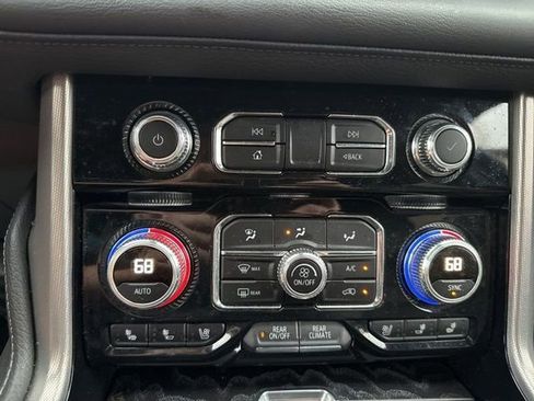 Used 2024 GMC Yukon XL Denali image 30