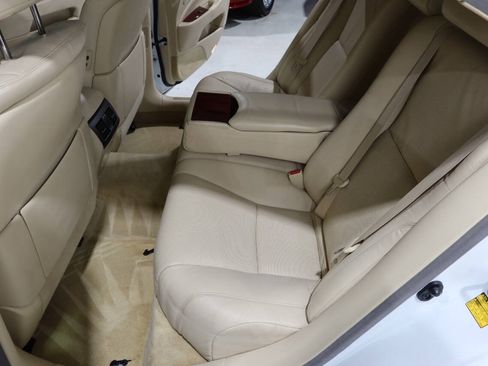 Used 2012 Lexus LS 460 w/ Comfort Pkg RWD image 16
