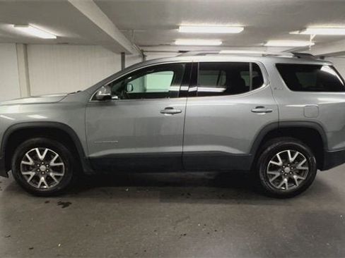 Used 2023 GMC Acadia SLE w/ Driver Convenience Package image 5