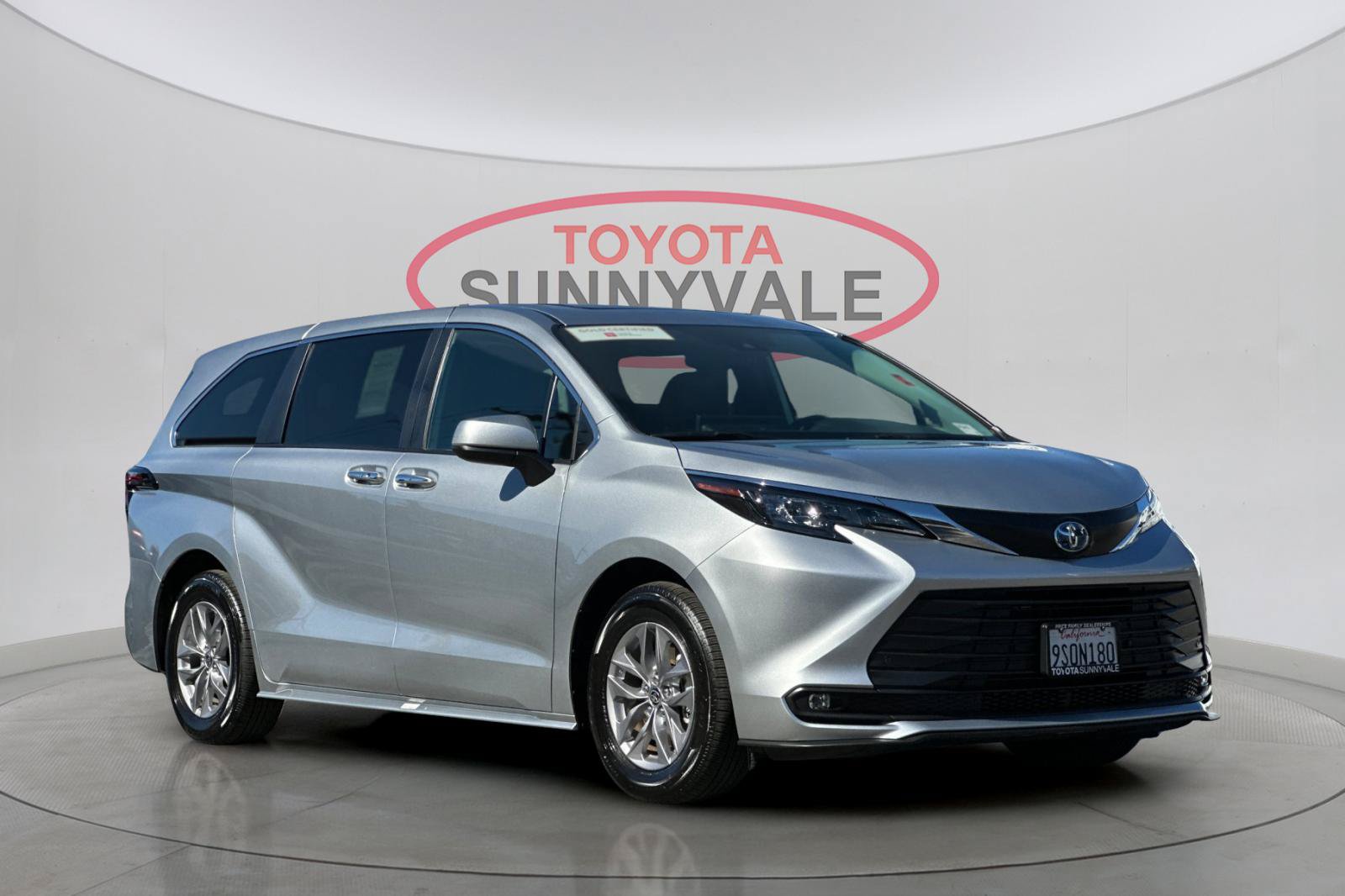 Certified 2025 Toyota Sienna XLE AWD/4WD image 11
