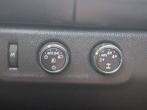 Used 2015 GMC Canyon SLE w/ All-Terrain Package AWD/4WD image 11
