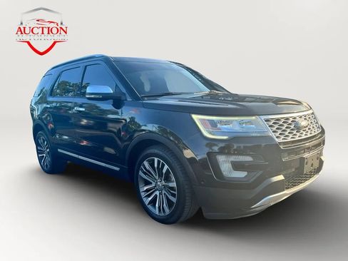 Used 2017 Ford Explorer Platinum AWD/4WD image 4