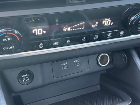 Used 2024 Nissan Rogue SV w/ SV Premium Package image 25