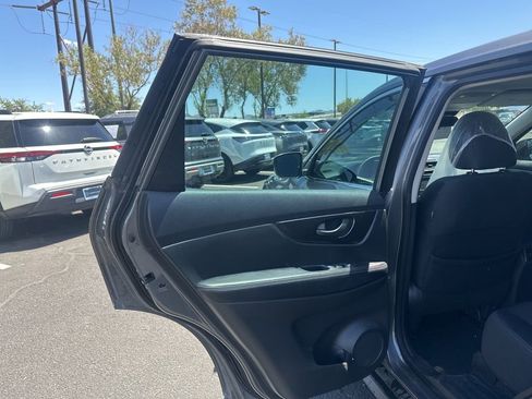 Used 2019 Nissan Rogue S FWD image 7