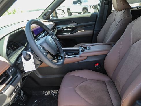 New 2026 Toyota Grand Highlander AWD Hybrid image 19
