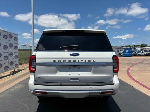 Certified 2024 Ford Expedition Platinum AWD/4WD image 4