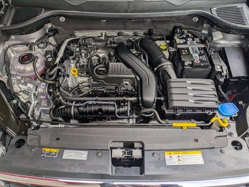 Used 2023 Volkswagen Taos SE w/ Panoramic Sunroof Package image 21