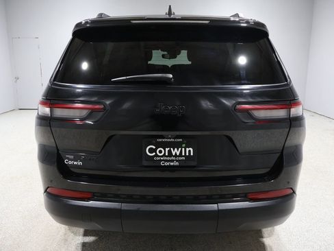 Used 2021 Jeep Grand Cherokee L Laredo image 3