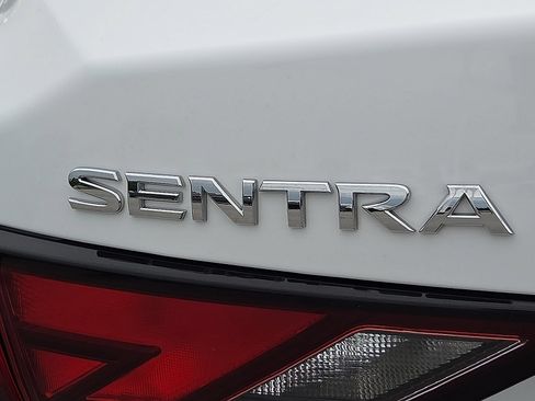 Used 2025 Nissan Sentra SV FWD image 9
