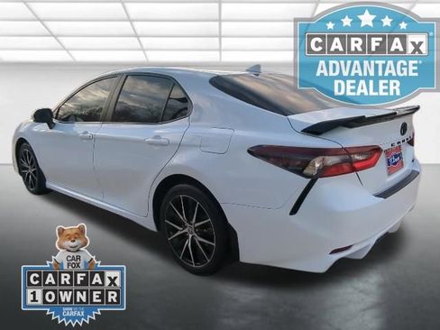 Used 2023 Toyota Camry SE image 2