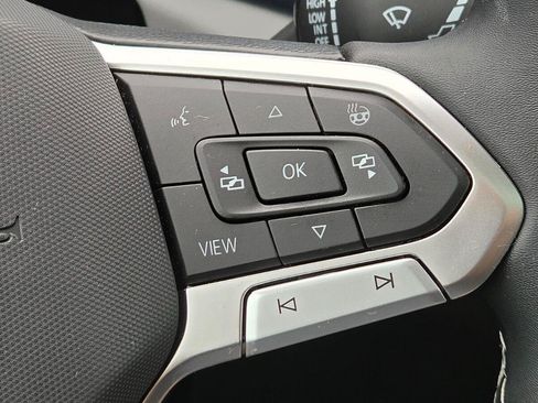 Used 2023 Volkswagen Taos SE w/ Panoramic Sunroof Package FWD image 28