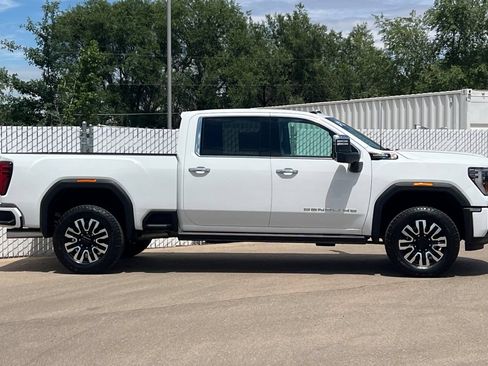 Used 2025 GMC Sierra 2500 Denali Ultimate AWD/4WD image 3