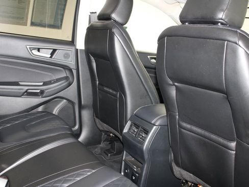 Used 2024 Ford Edge Titanium image 32