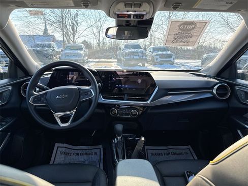 Used 2024 Chevrolet Trax ACTIV w/ Sunroof Package image 10