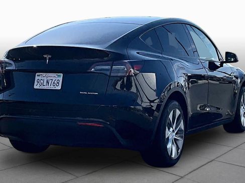 Used 2023 Tesla Model Y AWD image 12