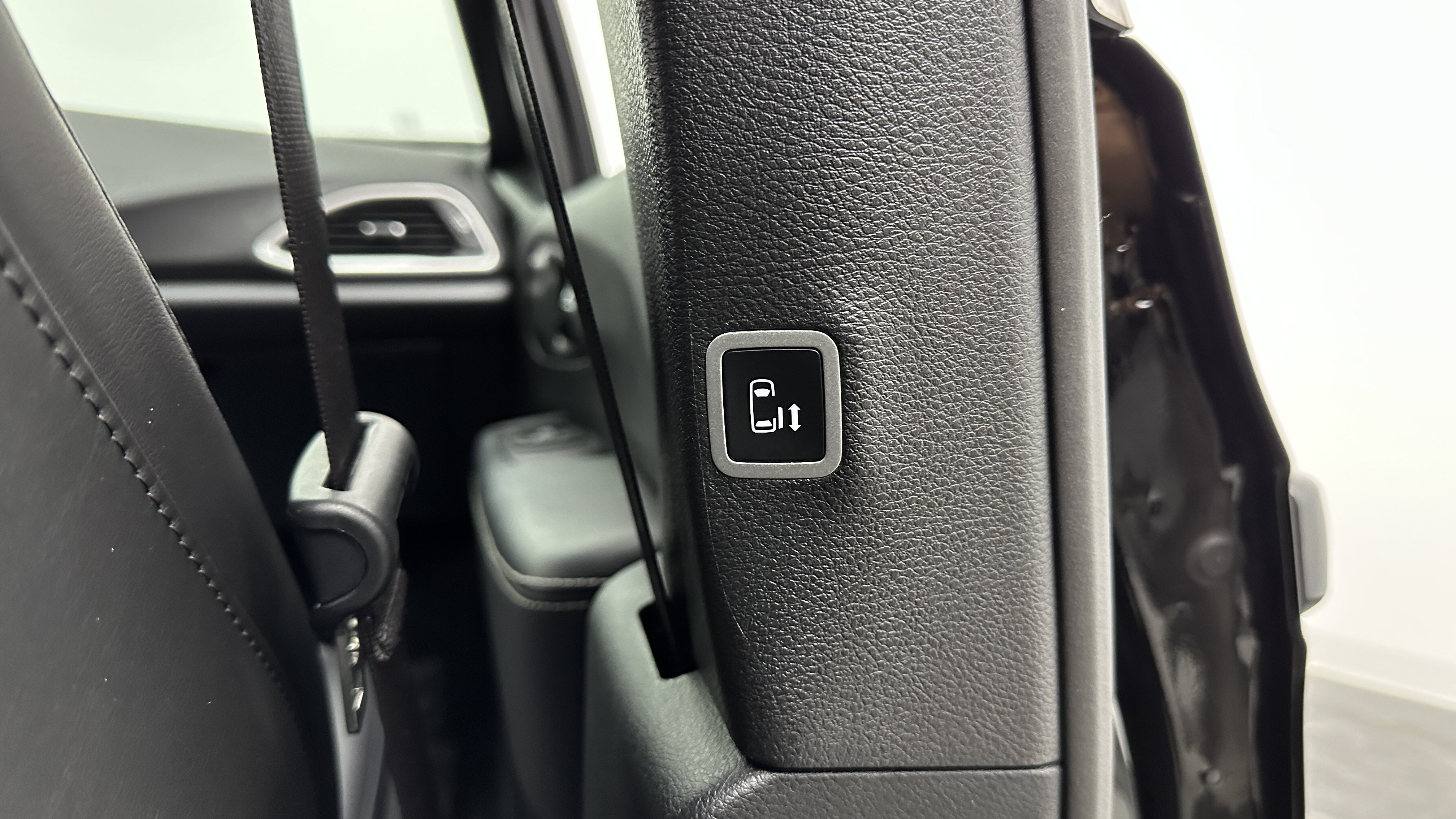 Used 2025 Chrysler Pacifica Select FWD image 35