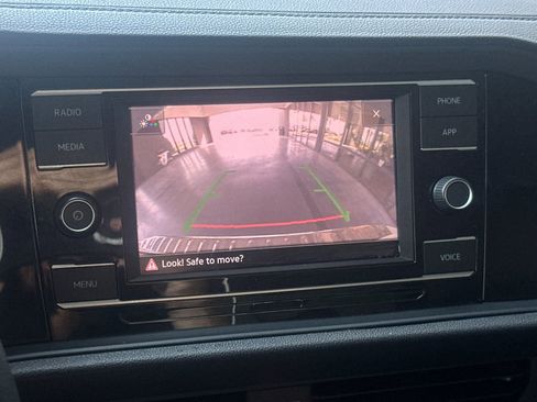 Certified 2024 Volkswagen Jetta SE w/ Panoramic Sunroof Package image 18