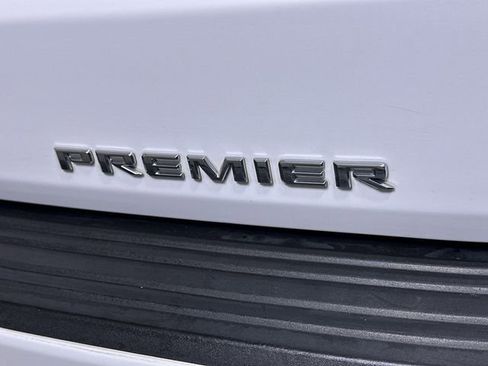 Used 2024 Chevrolet Suburban Premier RWD image 33