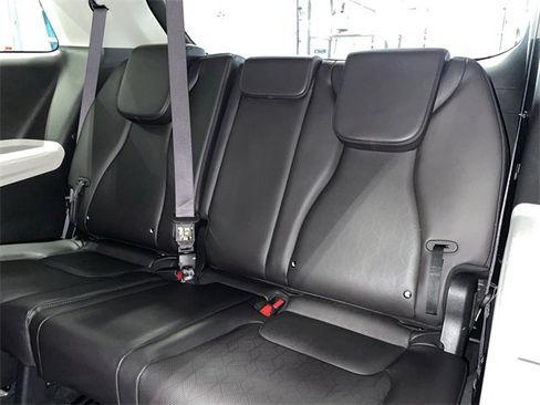 Used 2024 Kia Carnival LX image 16