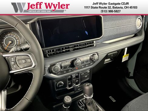 New 2026 Jeep Wrangler Unlimited Sahara w/ Rockslide Package AWD/4WD image 11