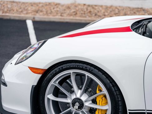 Used 2016 Porsche 911 R RWD image 7