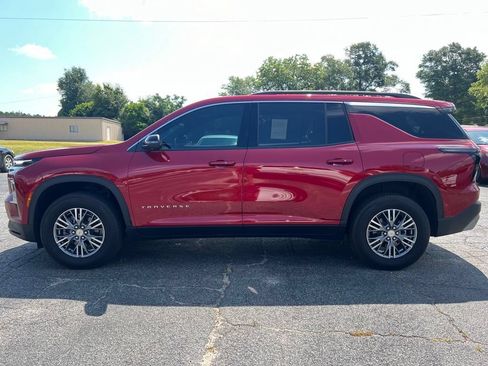 Used 2025 Chevrolet Traverse LT w/ Driver Confidence Package FWD image 10