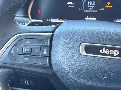 Used 2023 Jeep Grand Cherokee Laredo image 22