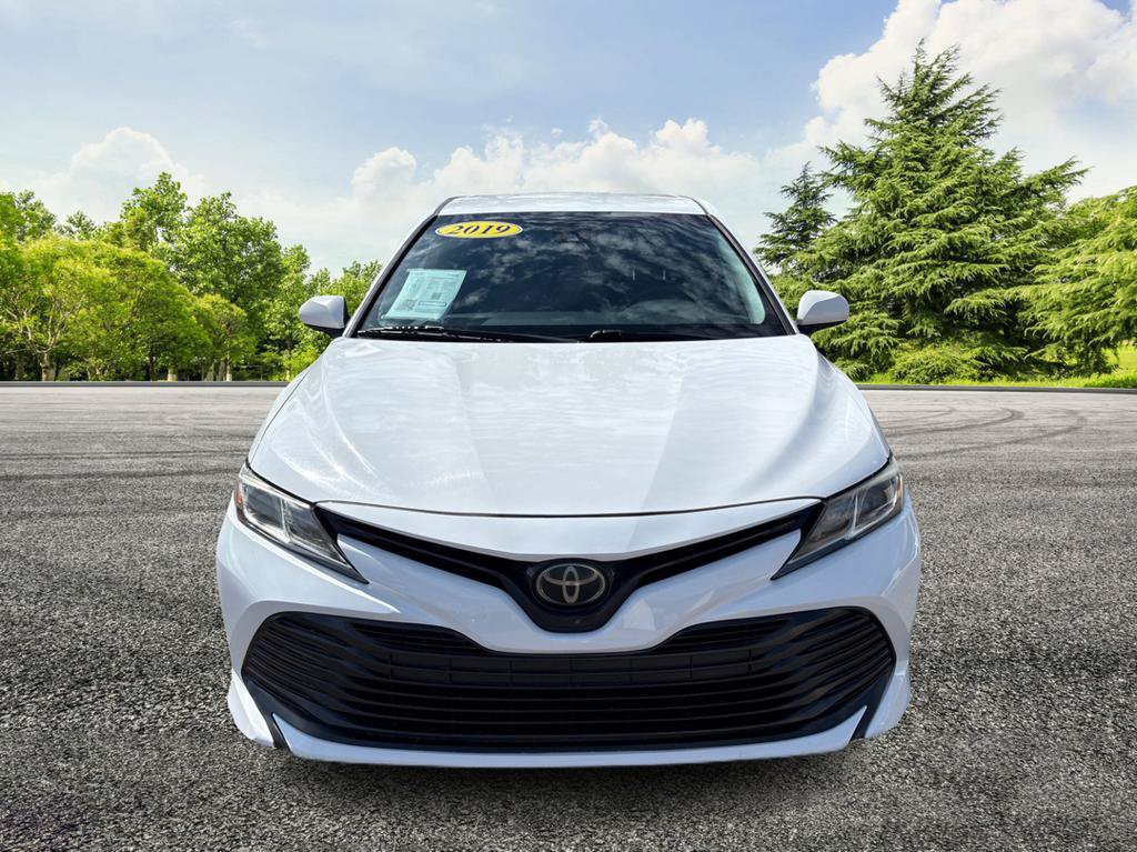 Used 2019 Toyota Camry LE FWD image 2