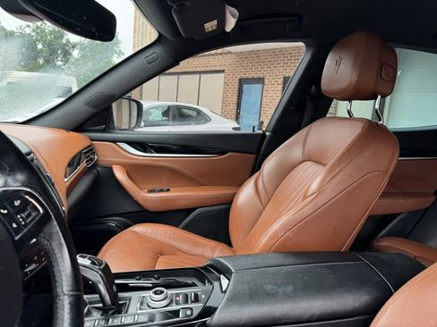 Used 2019 Maserati Levante Base image 33