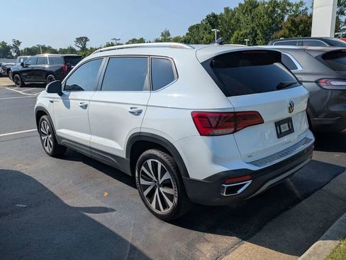 Used 2022 Volkswagen Taos SE FWD image 4