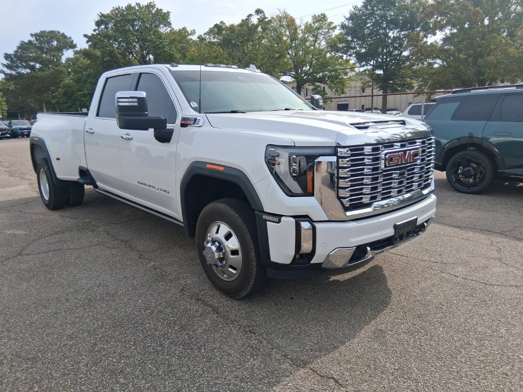 Used 2024 GMC Sierra 3500 Denali w/ Denali Reserve Package AWD/4WD image 3