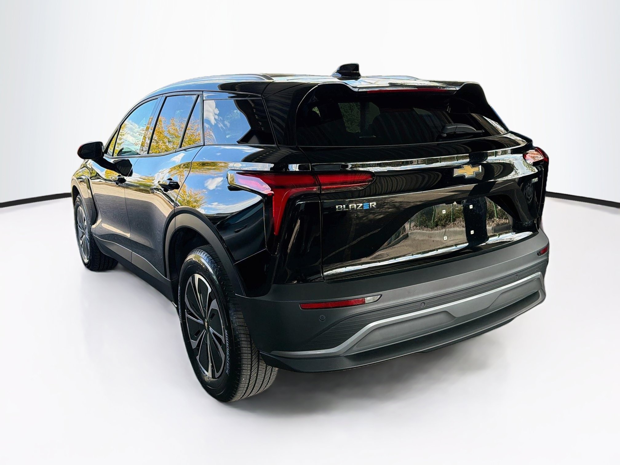 Used 2024 Chevrolet Blazer EV LT AWD/4WD image 5