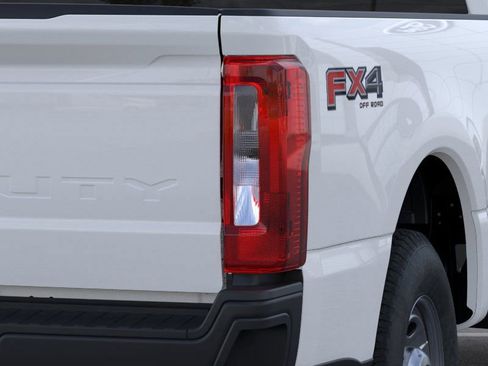New 2026 Ford F250 XL w/ FX4 Off-Road Package image 21