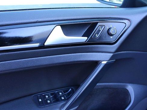 Used 2015 Volkswagen Golf R 4-Door image 8