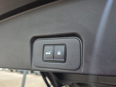 Used 2025 Nissan Rogue SV AWD/4WD image 9