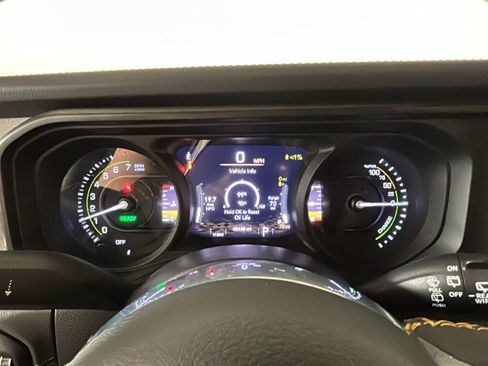 Used 2024 Jeep Wrangler Unlimited Sahara AWD/4WD image 20