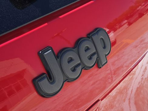 Used 2017 Jeep Cherokee Trailhawk image 11