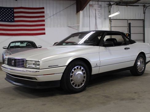 Used 1993 Cadillac Allante FWD image 1